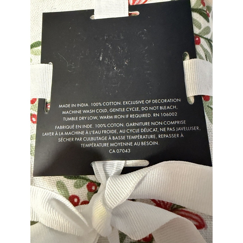 Tahari Home Christmas Napkins Set of 8 18x18 Cotton Mistletoe Holly Red NWT - Picture 3 of 7